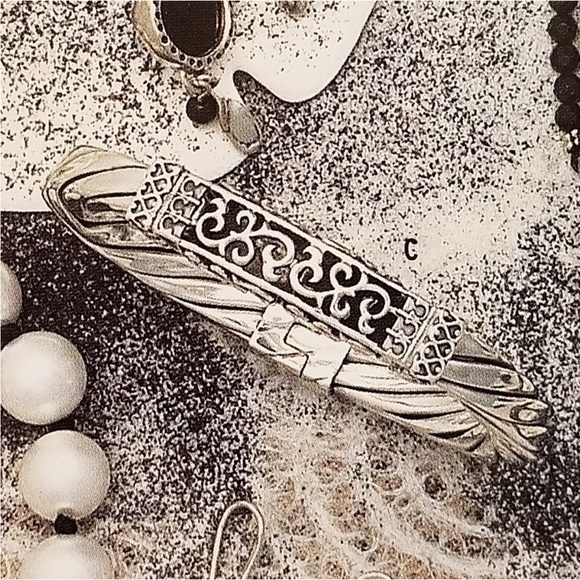 Silpada Filigree Twisted Floral Cable
Bangle Hinged Bracelet RARE B0669 - Picture 12 of 12